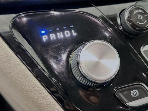 Used 2019 Chrysler Pacifica Limited image 17