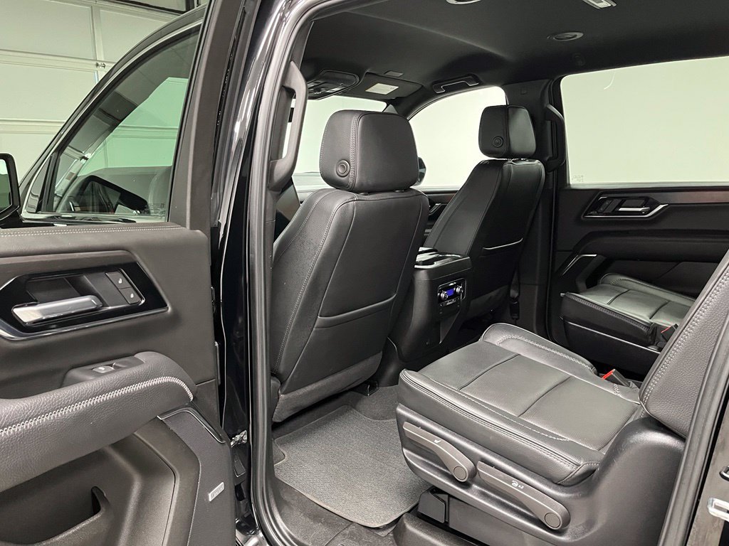 Used 2025 GMC Yukon XL Denali AWD/4WD image 40