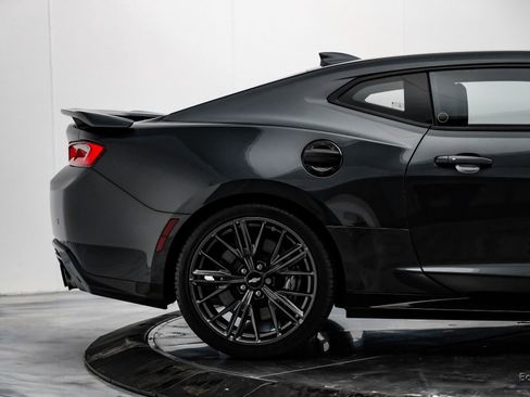 Used 2018 Chevrolet Camaro ZL1 RWD image 17