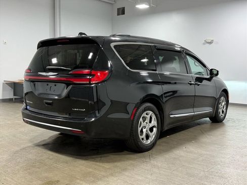 Used 2022 Chrysler Pacifica Limited image 4