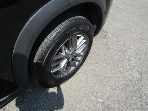 Used 2026 Nissan Rogue SV AWD/4WD image 31