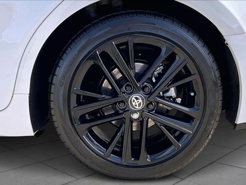 Used 2025 Toyota Camry SE image 11