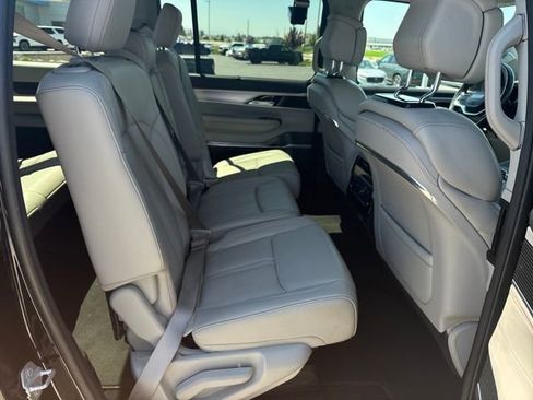 Used 2022 Jeep Grand Wagoneer Series I w/ Flexible Seating Group AWD/4WD image 24