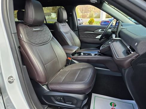 Used 2025 Ford Explorer Platinum w/ LUX Leather Package AWD/4WD image 23