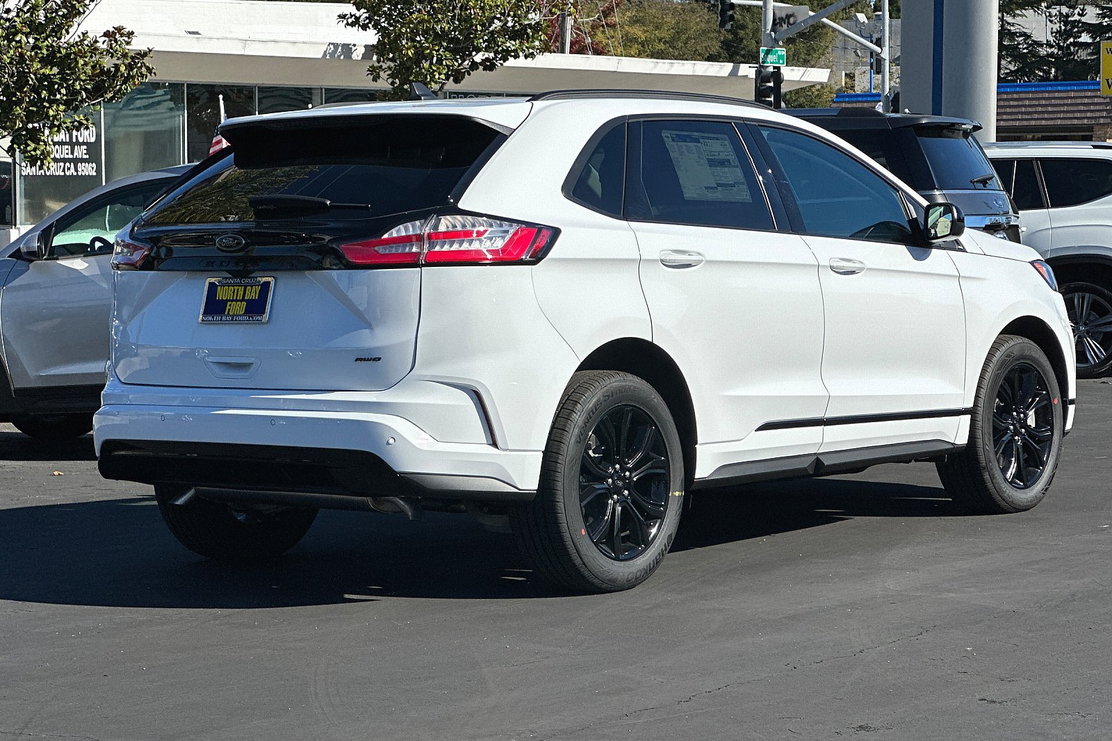 Used 2024 Ford Edge SE w/ Black Appearance Package AWD/4WD image 3