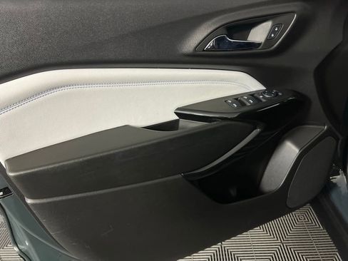 Used 2025 Chevrolet Trax LT image 24