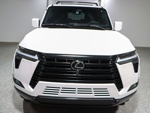 Used 2024 Lexus GX 550 w/ Accessory Package (Z1) AWD/4WD image 4