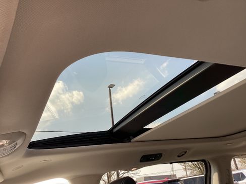 Used 2024 Chrysler Pacifica Limited image 19