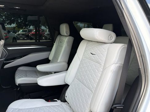 Certified 2026 Cadillac Escalade V w/ LPO, ONYX Package AWD/4WD image 38