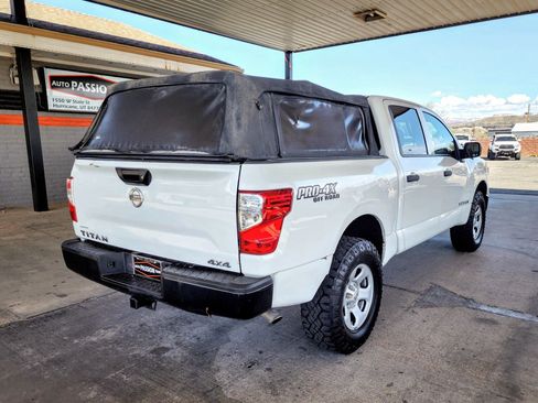 Used 2017 Nissan Titan S image 5
