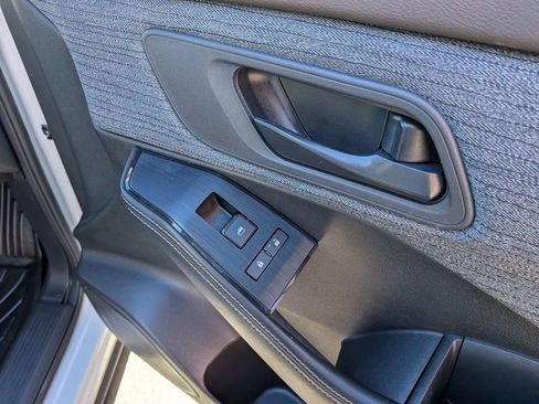 Used 2021 Nissan Rogue S image 28