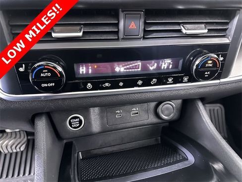 Used 2023 Nissan Rogue SV w/ SV Premium B Package image 17