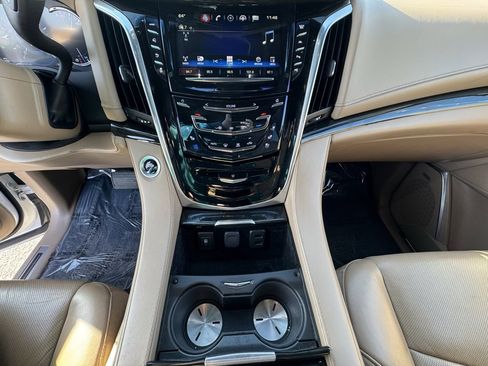 Used 2018 Cadillac Escalade Platinum image 34