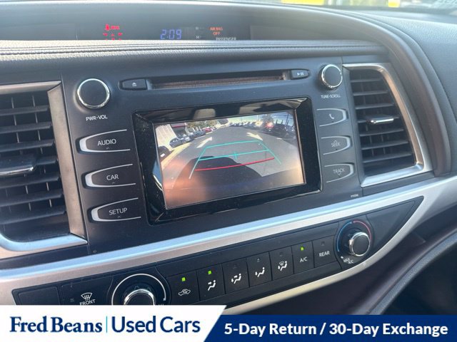 Used 2017 Toyota Highlander LE AWD/4WD image 28