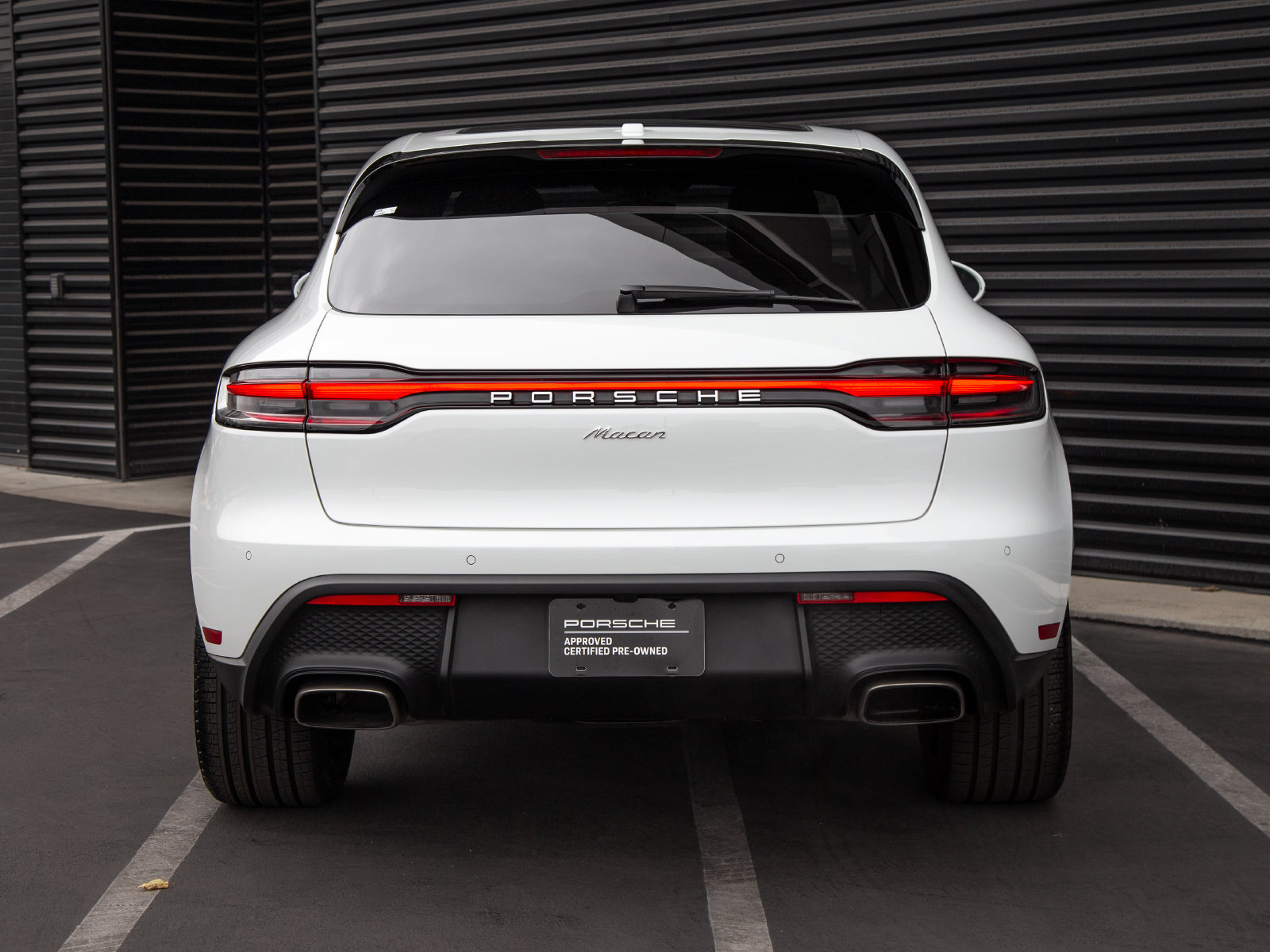 Certified 2023 Porsche Macan AWD/4WD image 6