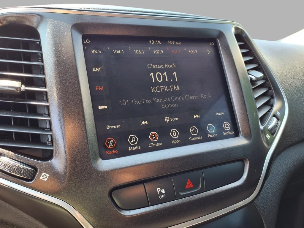 Used 2019 Jeep Cherokee Trailhawk w/ Comfort/Convenience Group AWD/4WD image 7