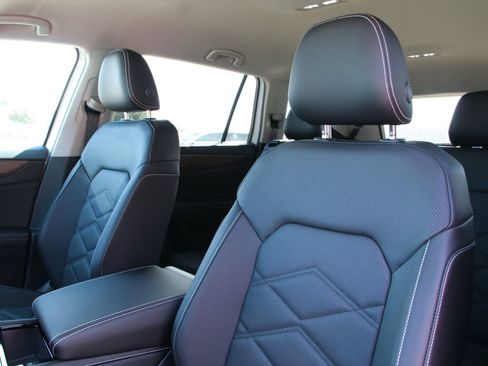 Certified 2026 Volkswagen Atlas SE FWD image 11