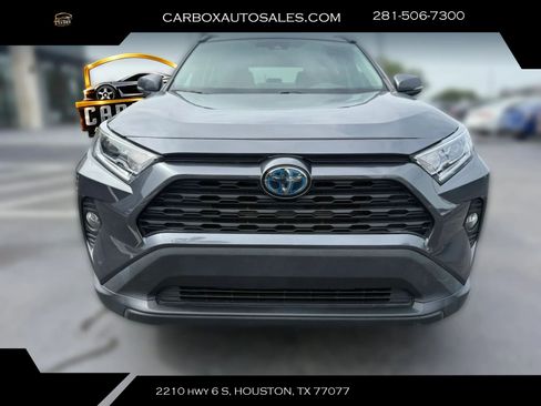 Used 2020 Toyota RAV4 XLE AWD/4WD image 8
