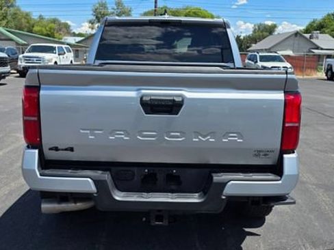 Used 2025 Toyota Tacoma TRD Off-Road AWD/4WD image 5