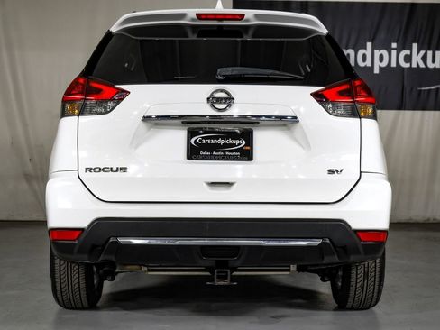 Used 2018 Nissan Rogue SV image 9