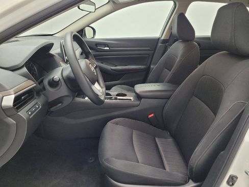 Used 2025 Nissan Altima 2.5 SV FWD image 17