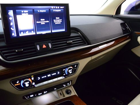 Certified 2023 Audi Q5 Premium w/ Convenience Package image 32