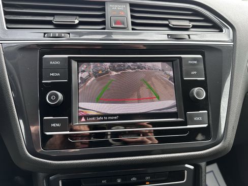 Used 2020 Volkswagen Tiguan S image 23
