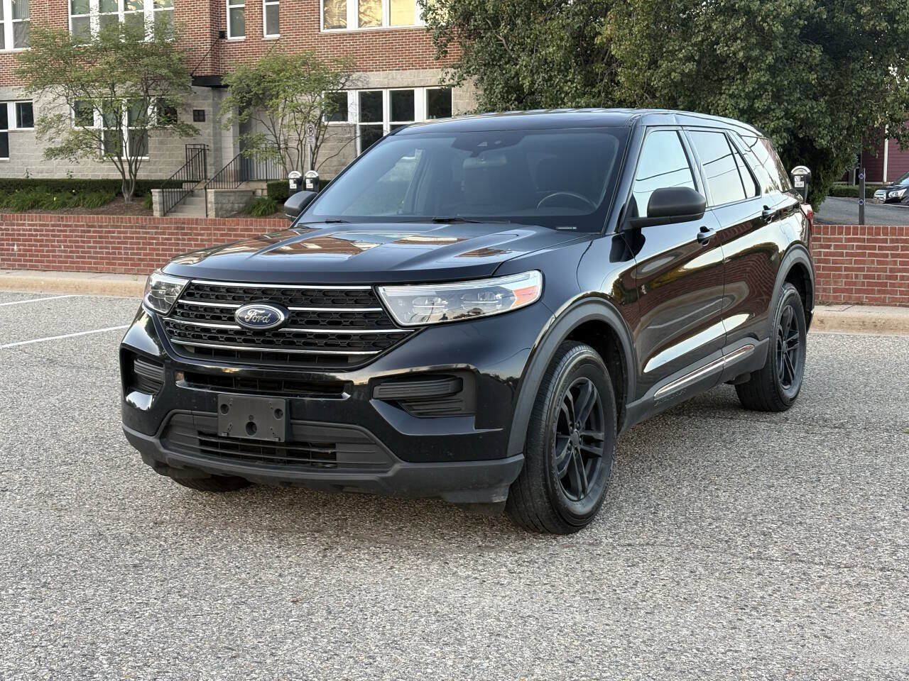 Used 2020 Ford Explorer XLT w/ Comfort Package AWD/4WD image 3