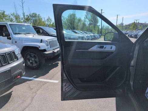 Certified 2025 Ford Explorer Active AWD/4WD image 11