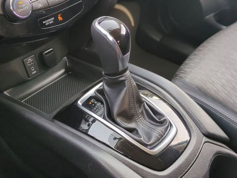 Used 2017 Nissan Rogue SV w/ Sun & Sound Touring Package image 34