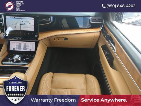 Used 2023 Jeep Grand Wagoneer Series III AWD/4WD image 15