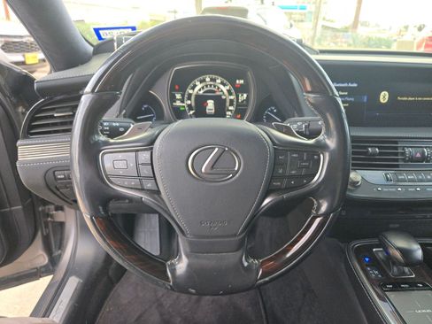 Used 2018 Lexus LS 500 w/ Interior Upgrade Package image 10