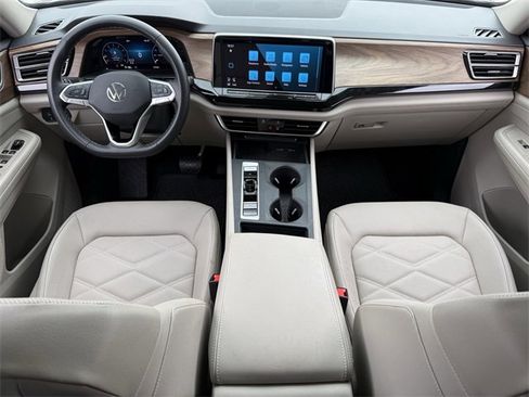 Used 2025 Volkswagen Atlas SE image 10