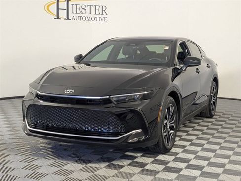 Used 2025 Toyota Crown XLE image 4