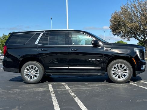 Used 2025 GMC Yukon Denali AWD/4WD image 3