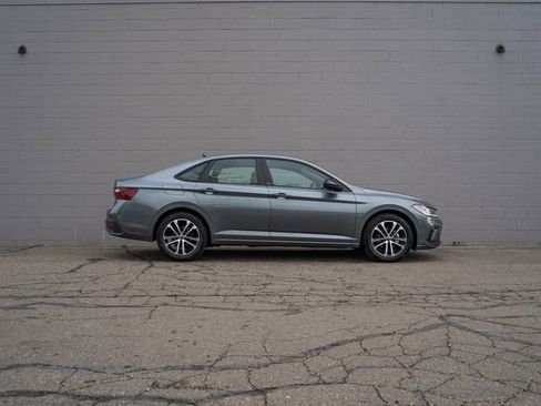 Used 2025 Volkswagen Jetta Sport FWD image 8