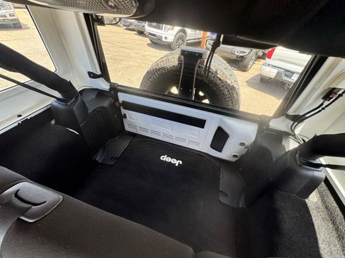 Used 2015 Jeep Wrangler Unlimited Sport w/ Quick Order Package 24S AWD/4WD image 19
