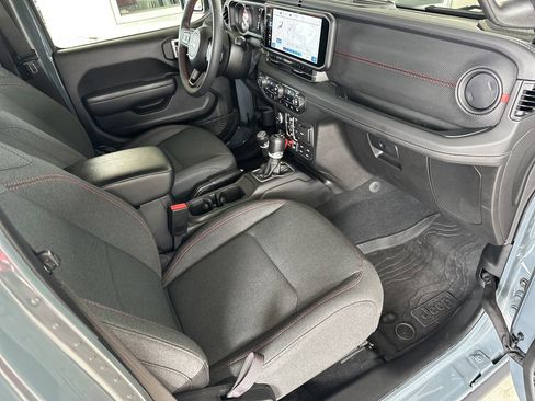 Used 2024 Jeep Wrangler Unlimited Rubicon w/ Safety Group image 35