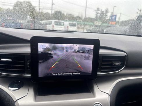 Certified 2022 Ford Explorer XLT w/ Equipment Group 202A image 22