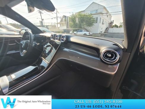 Used 2025 Mercedes-Benz GLC 300 4MATIC image 18