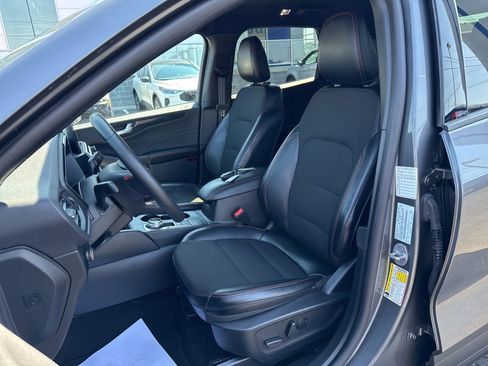 Used 2025 Ford Escape ST-Line FWD image 2