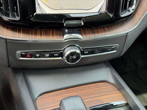Certified 2024 Volvo XC60 B5 Plus w/ Protection Package Premier AWD/4WD image 27