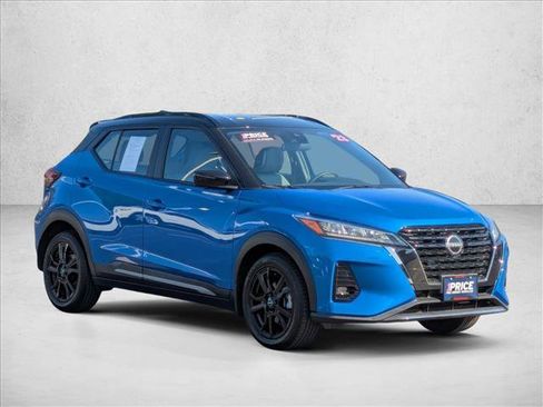 Used 2023 Nissan Kicks SR w/ SR Premium Package FWD image 3
