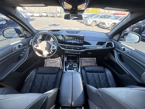 Used 2023 BMW X7 xDrive40i w/ M Sport Package image 21