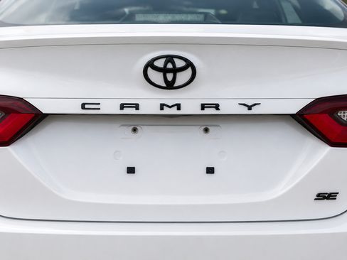 Used 2024 Toyota Camry SE FWD image 9