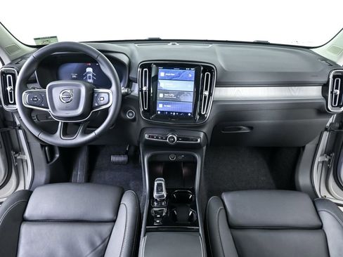 Certified 2025 Volvo XC40 B5 Plus image 19