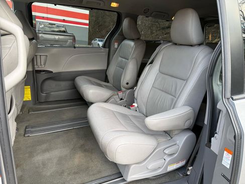 Used 2015 Toyota Sienna XLE image 15