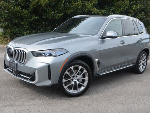 Used 2024 BMW X5 xDrive40i AWD/4WD image 3