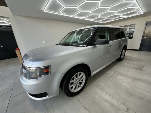 Used 2014 Ford Flex SE FWD image 2