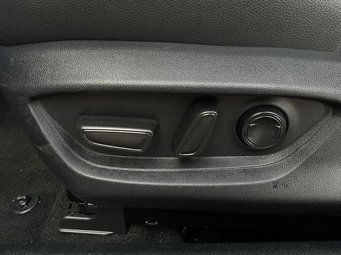 Used 2025 Toyota Camry SE image 11